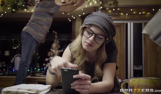 Лесби тема - жена трахается с родной сестрой мужа